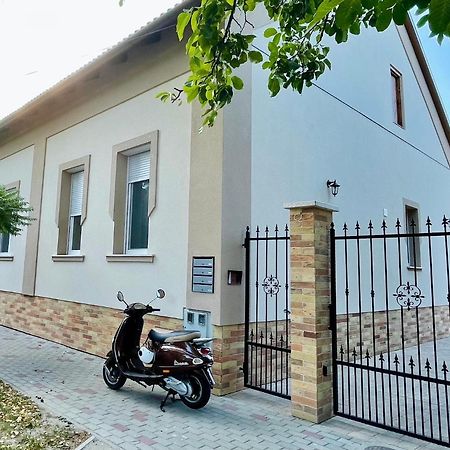 Voeroesmarty Apartmanhaz Мако Екстер'єр фото