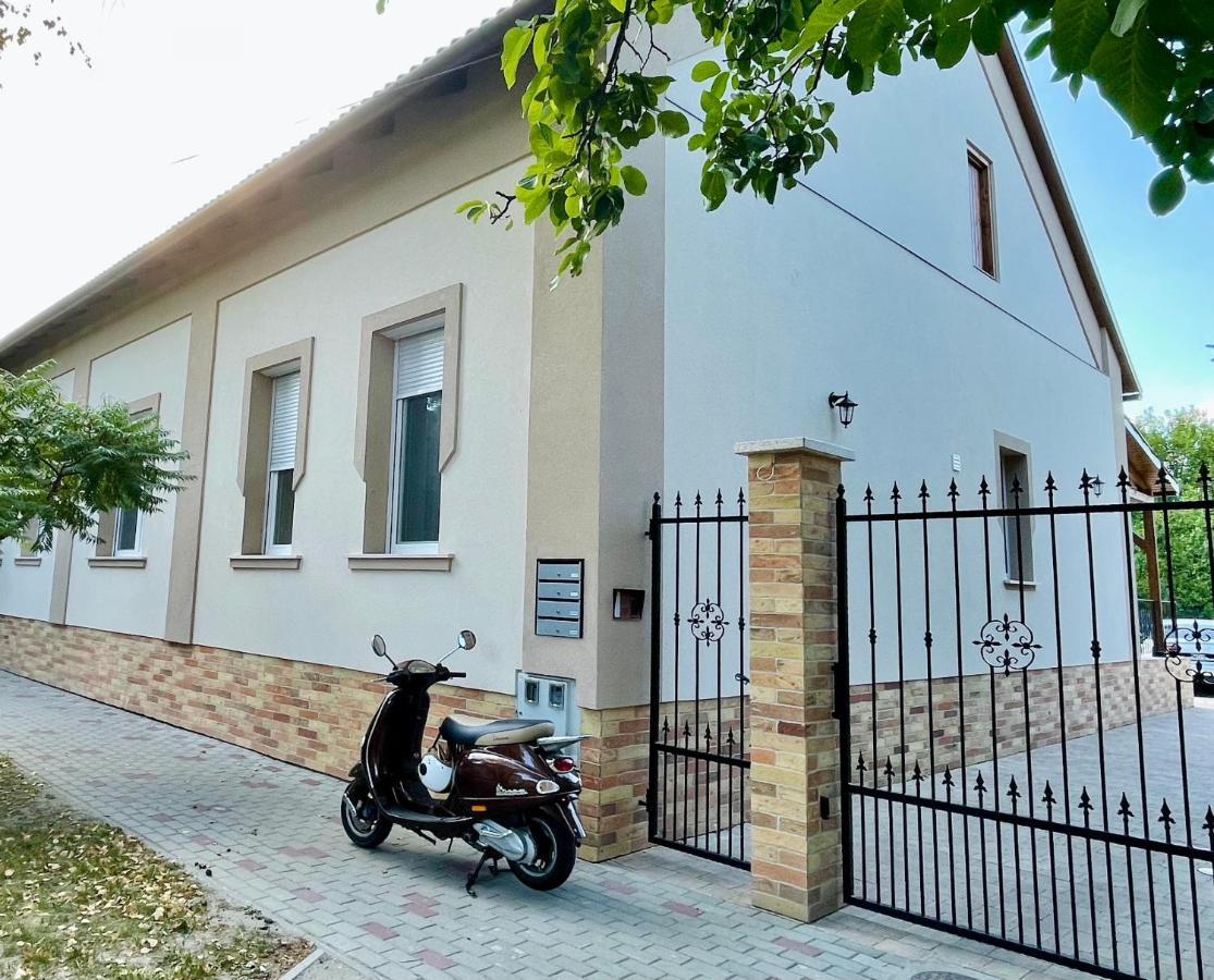 Voeroesmarty Apartmanhaz Мако Екстер'єр фото
